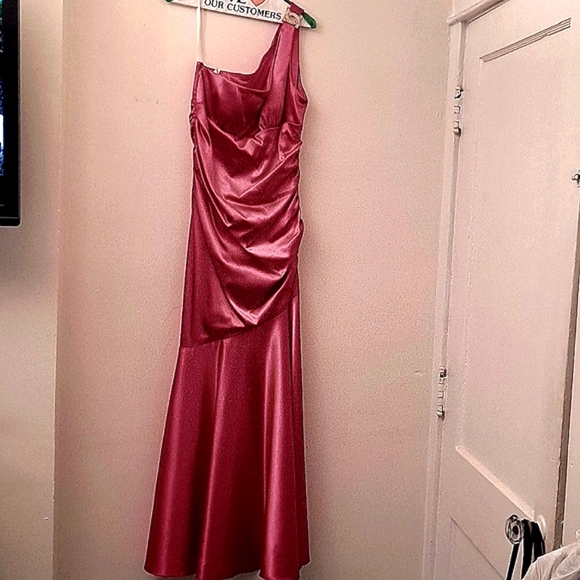 Gown - One Shoulder w/rhinestone pin Gown - Color is Deep Fuschia - Fits Size 10 - Picture 1 of 3